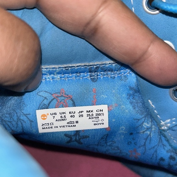 SpongeBob Timberland boots - Picture 7 of 7